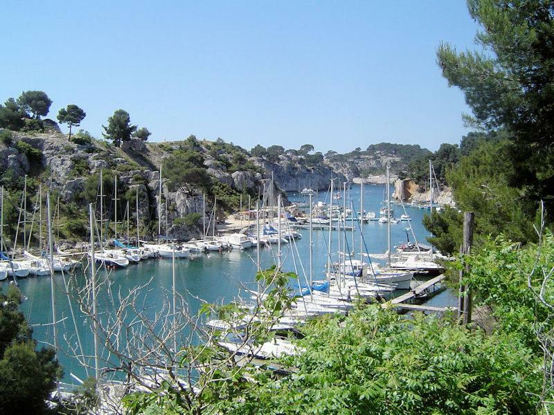 Appart. 4 Pers A 6 Kms De Cassis Avec Acces Piscine ロックフォール・ラ・ベドゥール エクステリア 写真
